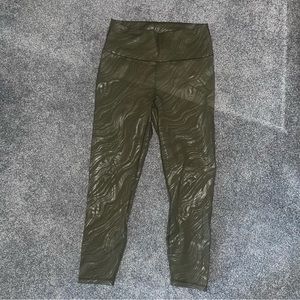 FABLETICS LIZA KOSHY COLLECTION ZEBRA 7/8 LEGGINGS